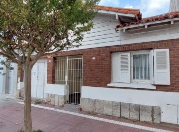 Casa · 160m² · 2 Dormitorios · 1 Cochera · Retasado - Casa + Departamento - Alvarado 4500