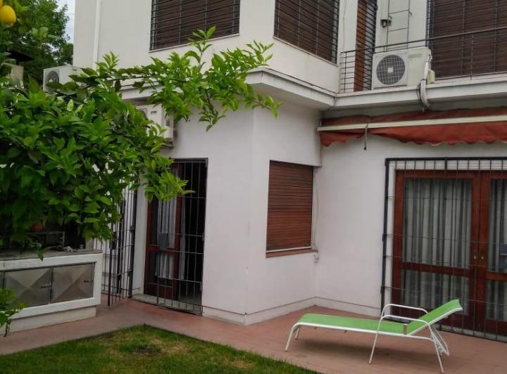 Casa · 323m² · 5 Ambientes · 3 Cocheras