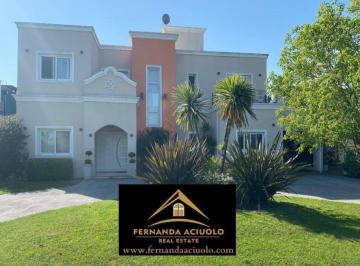 Casa · 300m² · 5 Ambientes · 2 Cocheras · Importante Casa en Venta en Brickland