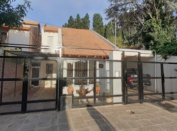 Casa de 5 ambientes, Centenario · Excelente Casa Nivel Gerencial en Centenario