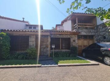 JAP-JAP-1552_2 · Venta de Casa 4/5 Ambientes C/cochera, Pileta y Quincho
