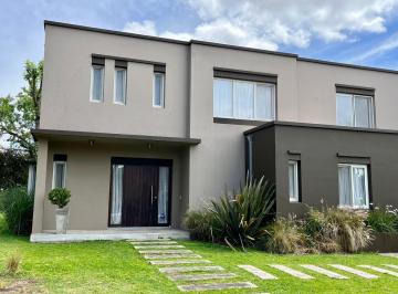 Casa · 700m² · 7 Ambientes · Casa en Los Cardales Country Club