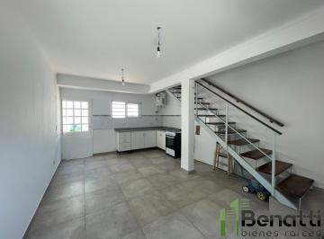 Departamento · 45m² · 2 Ambientes · PH 2 Ambientes Al Frente en Alquiler. con Patio