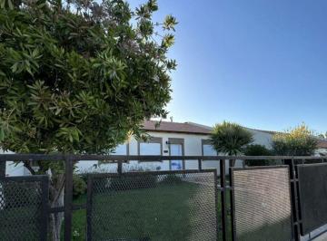 FRI-FRI-786_2 · Oport! Venta Casa 4 Dorm, Quincho, Garaje, Patio - Ing. Grun