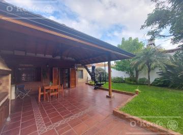Casa · 185m² · 4 Ambientes · 1 Cochera · Casa en Venta Quilmes Oeste, 4 Ambientes, Jardín y Parrilla!