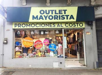 Local comercial · 150m² · 3 Ambientes · Excelente Local Comercial a m de Arenal Grande