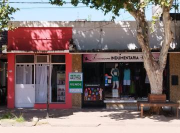 Local comercial · 106m² · 2 Ambientes · Se Vende Locales: Av Peron 290, Entre Alberdi y Paso de Los Andes - Colón