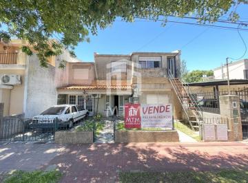 Casa · 228m² · 6 Ambientes · 3 Cocheras · Casa en Venta Rosario Alberdi