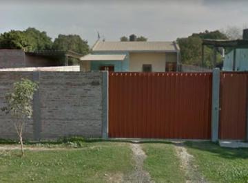 Casa · 132m² · 4 Ambientes · 2 Cocheras · Casa en Venta! Cerca de La Av Castelli