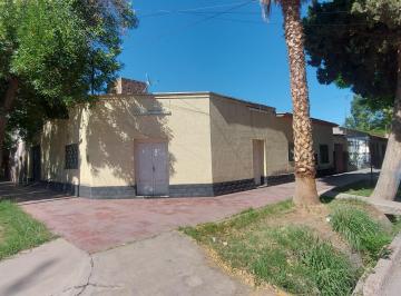 Casa de 5 ambientes, Las Heras · Rivadavia / Jose Hernandez