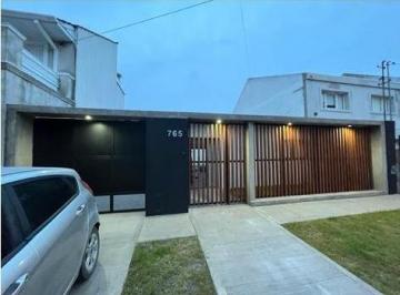 Casa · 100m² · 2 Dormitorios · 1 Cochera · Casa 3 Amb Totalmente Reciclada Barrio San Carlos