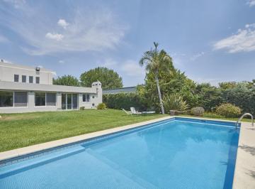 Casa · 222m² · 5 Ambientes · 1 Cochera · Casa - Los Puentes