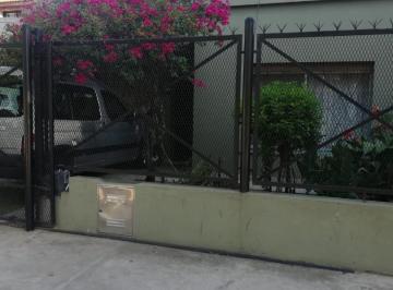 Casa · 90m² · 3 Ambientes · 1 Cochera · Apto Credito! Casa de 3 Ambientes con Hermoso Lote