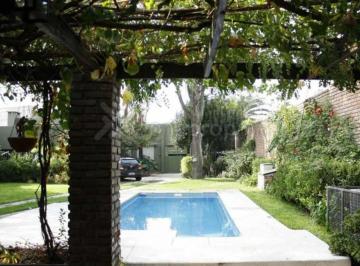 Casa de 5 ambientes, Lomas de Zamora · Imponente Chalet en Doble Lote C/ Piscina y Galpón - Arenales 1600, Banfield