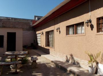 CASA FONDO · Venta en Block Dos Locales y Vivienda C/espacio Aereo