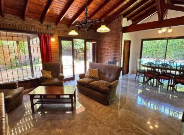 Casa · 240m² · 4 Ambientes · 2 Cocheras · Chalet 5 Ambientes Piscina Ituzaingo Venta Dos Lotes