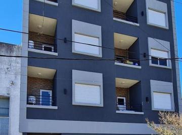 Departamento de 2 ambientes, Tres de Febrero · A452 Caseros Alquiler Departamento 2 Amb. Al Frente Bajas Expensas