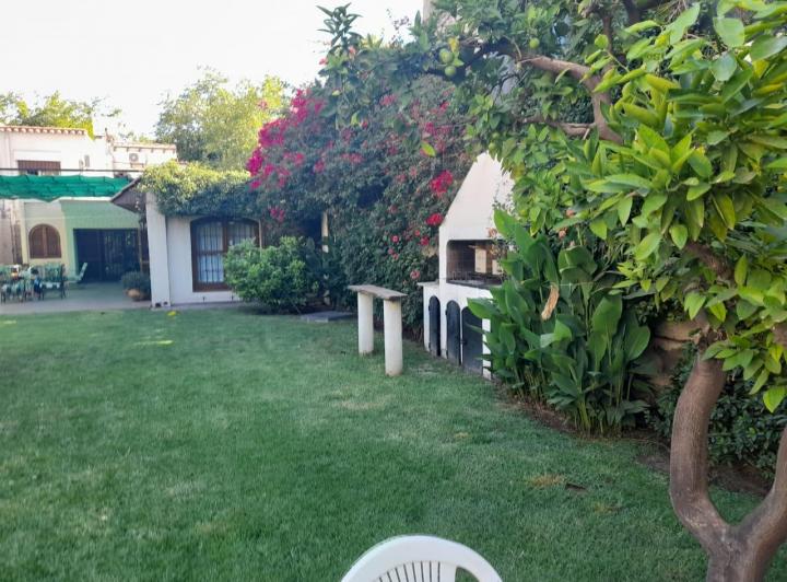 Casa · 350m² · 5 Ambientes · 1 Cochera