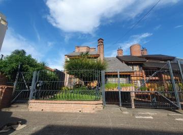 Casa · 300m² · 6 Ambientes · 3 Cocheras · Casa - Villa Sarmiento