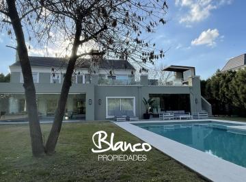 Casa · 460m² · 6 Ambientes · 2 Cocheras · Casa en Venta en El Barrio Privado La Lomada, Pilar, G. B. a. Zona Norte