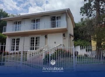 Casa · 200m² · 3 Dormitorios · 2 Cocheras · Casa en Venta Barrio La Cuesta con Vista Al Lago