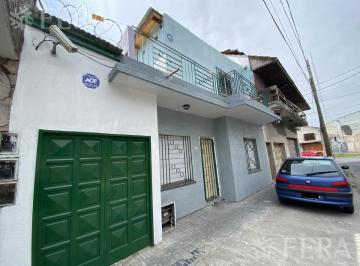 Casa · 106m² · 4 Ambientes · 1 Cochera · Venta Casa 4 Ambientes con Balcón en Bernal Oeste