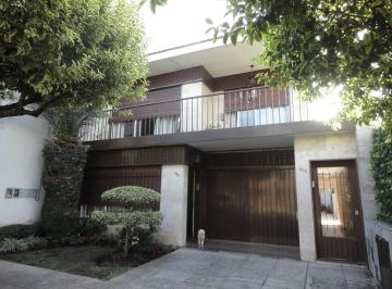 PH · 265m² · 4 Ambientes · 2 Cocheras · PH Tipo Casa en Venta en Haedo Al Frente de 4 Ambientes