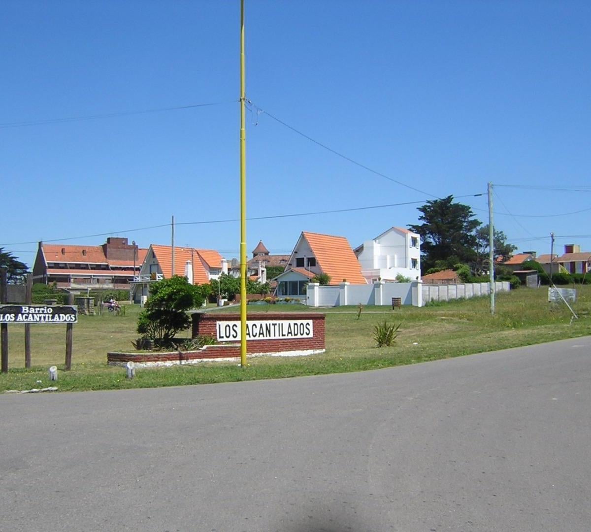 Terrenos en venta en Los Acantilados