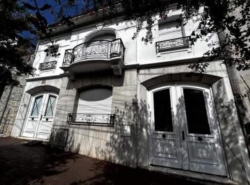 Casa · 325m² · 8 Ambientes · 1 Cochera · Casa de 6 Dorm. en Cofico - Excelente Ubicación