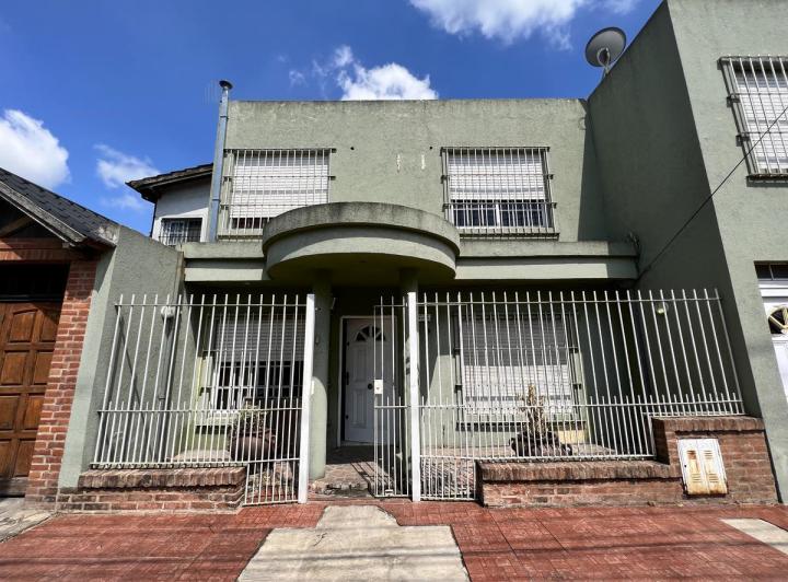 Terreno · 225m² · 7 Ambientes · 2 Cocheras
