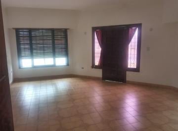 Casa de 3 ambientes, Almirante Brown · Casa en Venta en Adrogue