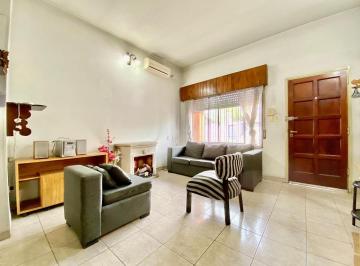 Casa · 230m² · 4 Ambientes · 1 Cochera · Casa Tres Dorm. Venta Ituzaingo Norte