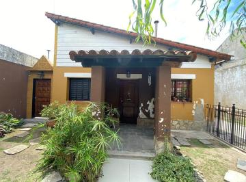 Casa · 200m² · 3 Ambientes · 2 Cocheras · Chalet 4 Ambientes Venta Ituzaingó Norte