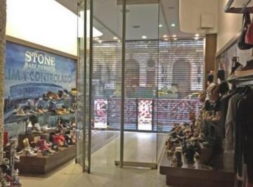 Local comercial · 510m² · 1 Ambiente · Hermoso Local Av de Mayo!
