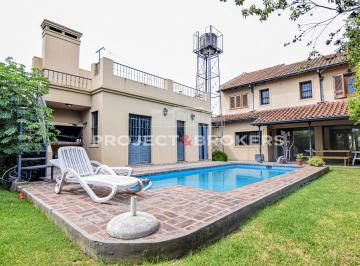 Casa de 6 ambientes, Ituzaingó · Chalet de Estilo en Venta en Ituzaingo Norte