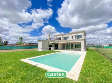 Casa · 237m² · 6 Ambientes · 2 Cocheras · Casa en Venta en Terralagos, Canning