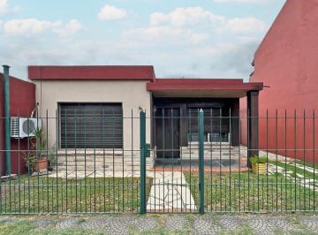 Casa · 70m² · 3 Ambientes · 1 Cochera · Casa - 3 Ambientes - Merlo Sur