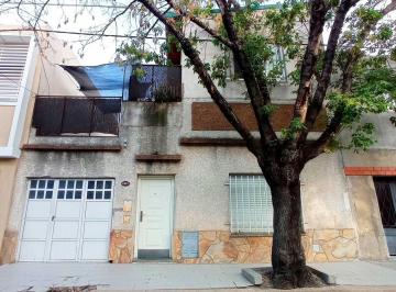Casa · 171m² · 4 Ambientes · 1 Cochera · Casa Mas Departamento en Venta en Barrio Azcuenaga