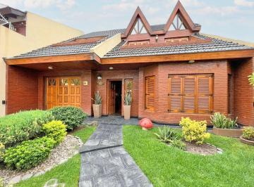 Casa · 220m² · 4 Ambientes · 1 Cochera · Casa 4 Ambientes - Merlo Sur