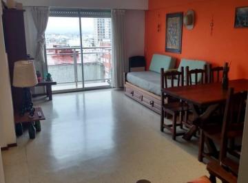 Departamento · 54m² · 2 Ambientes · 1 Cochera · 2 Ambientes Al Lateral Abierto con Balcon Corrido en Edificio de Categoria. Maral 33. Plaza Colon.