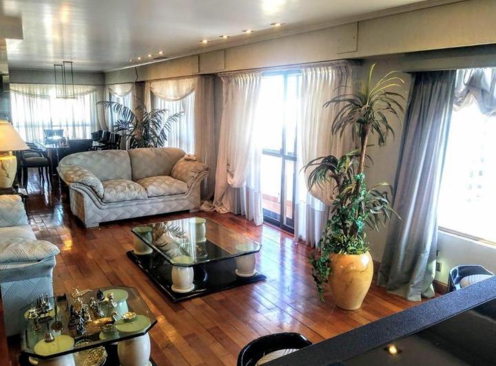 Departamento · 240ha · 5 Ambientes · 1 Cochera