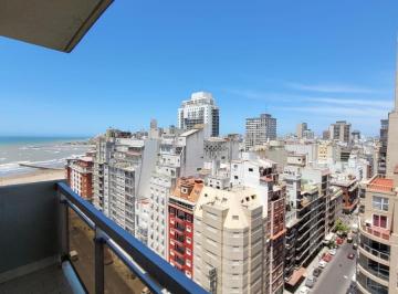 Departamento · 66ha · 3 Ambientes · 1 Cochera · Excelente 3 Ambientes con Vista Al Mar y Cochera Fija