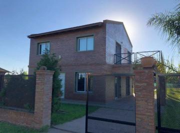 Casa · 250ha · 5 Ambientes · Av Punta Chacra 2200 - Casa de 3 Dorm. en Venta - Punta Chacra, Roldan