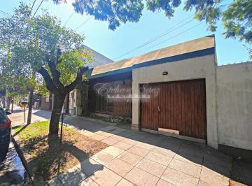Casa · 126m² · 4 Ambientes · 2 Cocheras · Venta/permuta Casa 4 Ambientes C/piscina Ramos Mejia