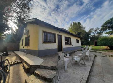 Casa · 100m² · 4 Ambientes · 1 Cochera · Zona Centro