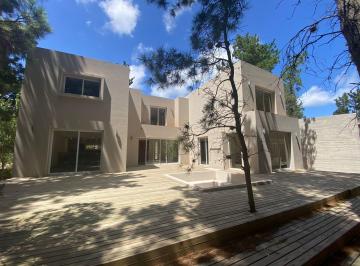 Casa · 270m² · 3 Dormitorios · 2 Cocheras · Casa en Venta en Costa Esmeralda - Senderos I 58
