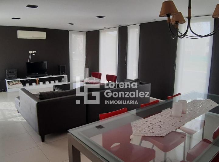 Casa · 260m² · 4 Ambientes · 2 Cocheras