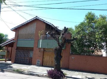 Casa · 185m² · 4 Ambientes · 1 Cochera · Importante Casa 4 Amb con Garaje! Apta Credito!