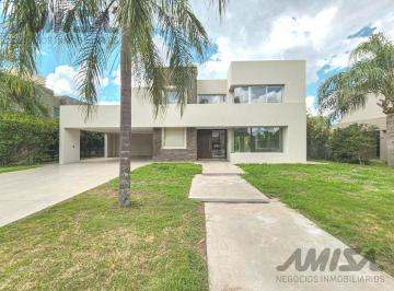 Casa · 280m² · 6 Ambientes · 2 Cocheras · Casa - Funes