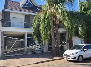 Casa de 6 ambientes, La Matanza · Chalet de 6 Amb a m de Av de Mayo Al 1100, Lote 10 X 33 m, 430 m² Cubiertos